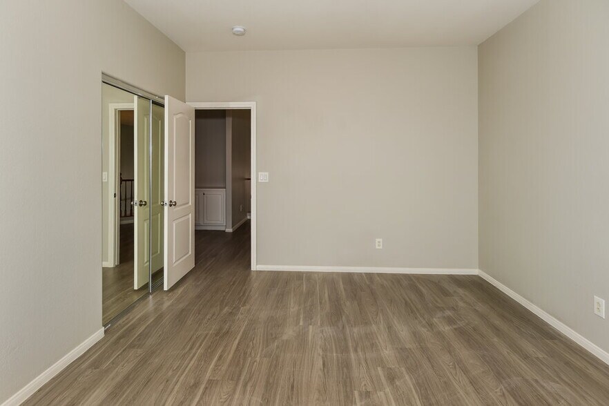 Building Photo - 5781 Magini Ave