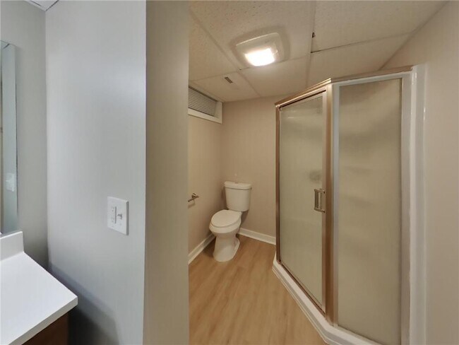 Building Photo - 408 Riverview Dr
