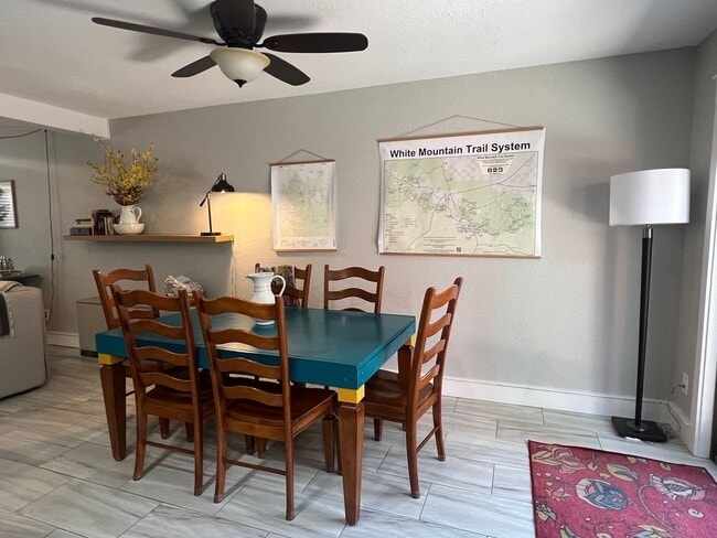 Building Photo - Updated Town house backed by National Forest