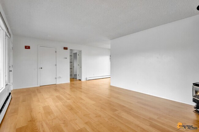 Building Photo - Cozy Abbott Loop Single Family Home w/ Garage & Fenced in Yard