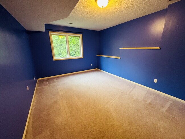 Building Photo - 9120 Trotters Ln
