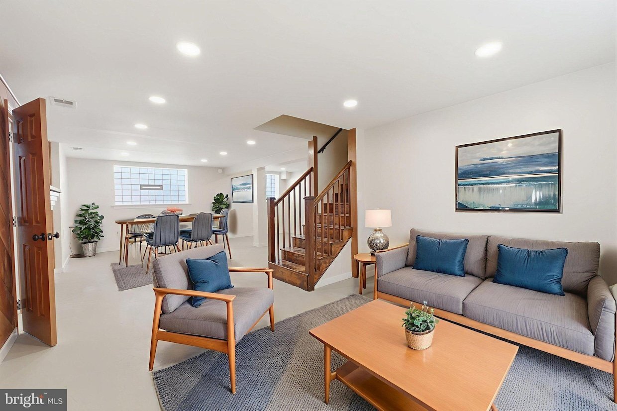 Building Photo - 3225 Chestnut St NE