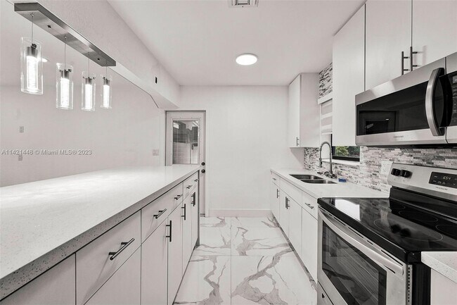 Building Photo - 8210 SW 29th St