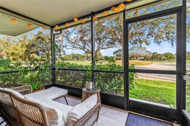 Building Photo - 9001 Jacaranda Ln