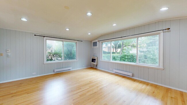 Building Photo - 9131 Kilbourn Ave