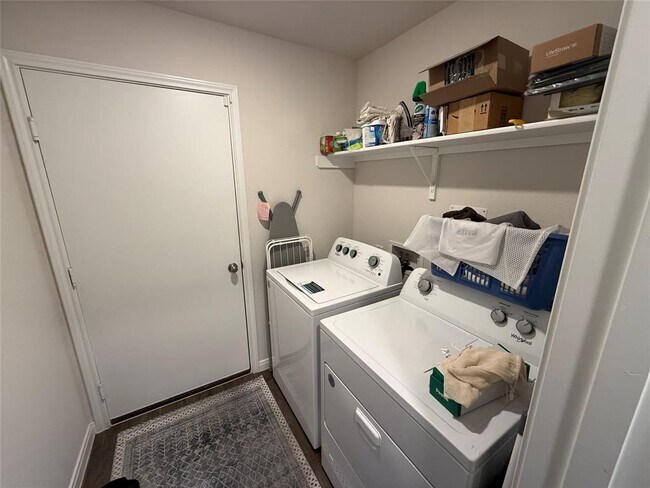 Building Photo - 413 Abbey Ln