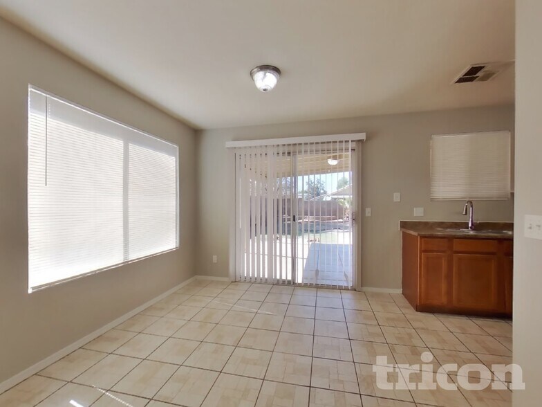 Building Photo - 4127 W Solar Dr
