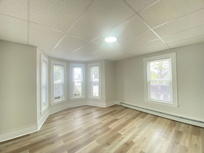 Building Photo - 359 Nashua St