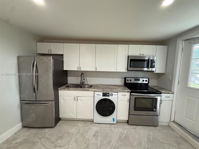 Building Photo - 1279 NE 40th Pl