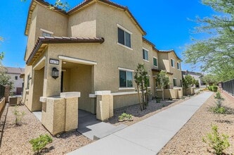 Building Photo - Modern Gated Townhome with Spacious Open Layout & Designer Kitchen!