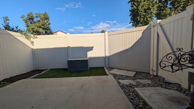 Building Photo - Cute two bedroom condo