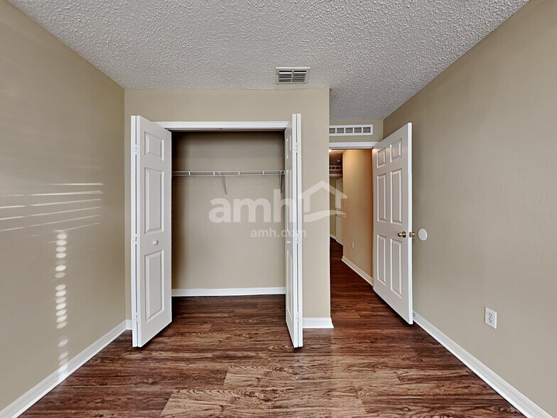 Building Photo - 6679 Gentle Oaks Dr W