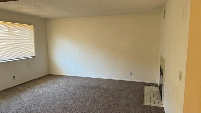 Building Photo - 40 N 19th Ave