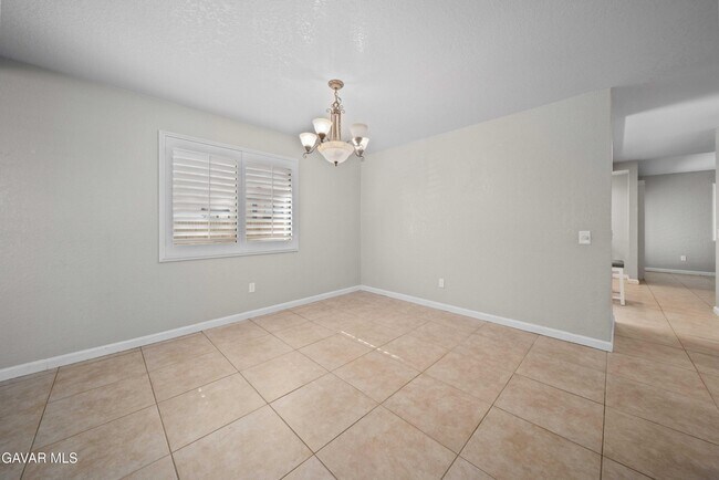 Building Photo - 43007 Pearlwood Dr