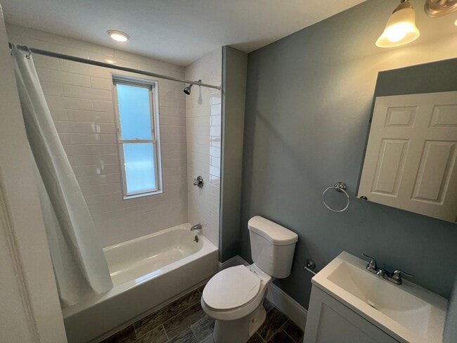 Building Photo - Renovated 4 bed 2 baths in Somerville.... Don't miss out!