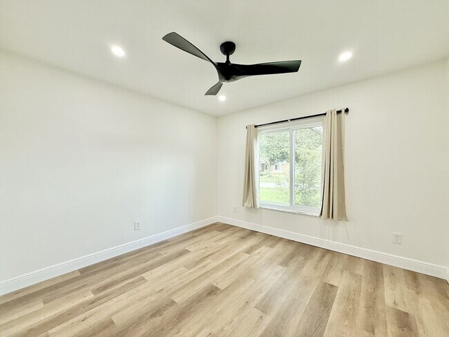 Building Photo - 12129 Buffington Ln