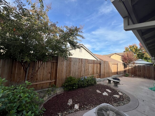 Building Photo - 1514 Loon Lake St