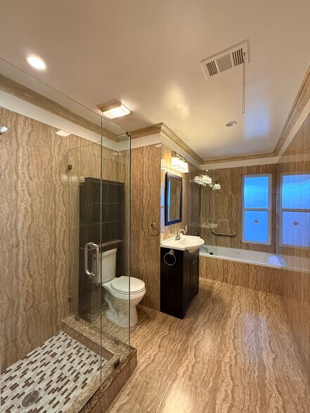 Building Photo - 410 N Canyon Blvd