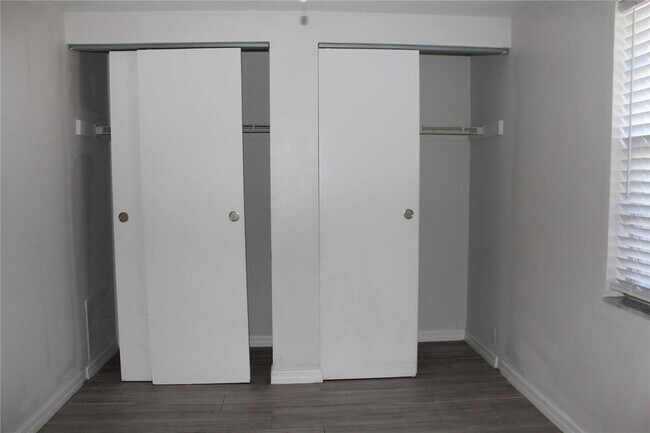 Building Photo - 10115 Wheatley Hills Ct