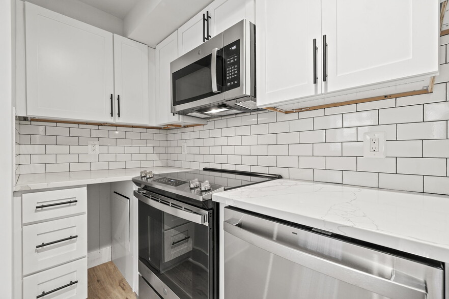 Building Photo - 2753 Macomb St NW