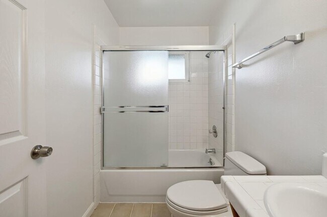 Building Photo - 6386 Blackwood Dr