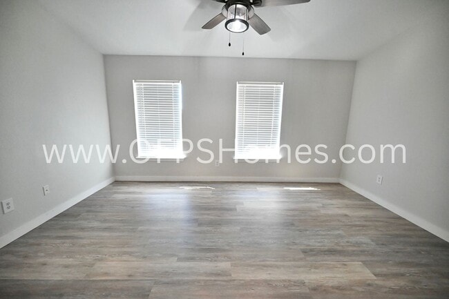 Building Photo - Charming 1-Bedroom Condo in Prime Destin L...