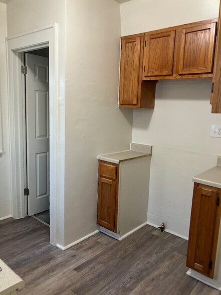 Building Photo - 308 E Virginia Ave