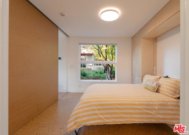 Building Photo - 5676 Hub St