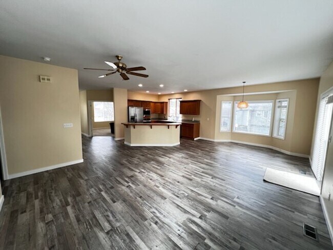 Building Photo - Elegant home in UP with primary bedroom suite on main level