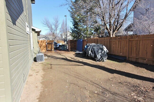 Building Photo - 1803 W Mulhuland Ct