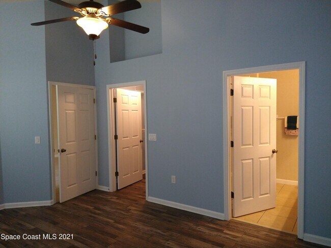 Building Photo - 490 Bismarck Way