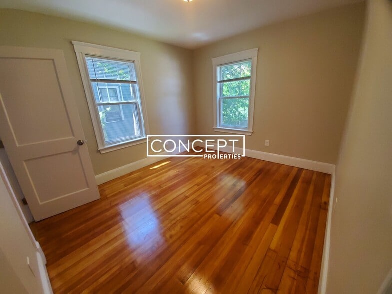 Building Photo - 21 Moraine St