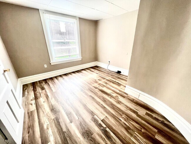 Building Photo - 129 McGinnis Avenue (Full Service)