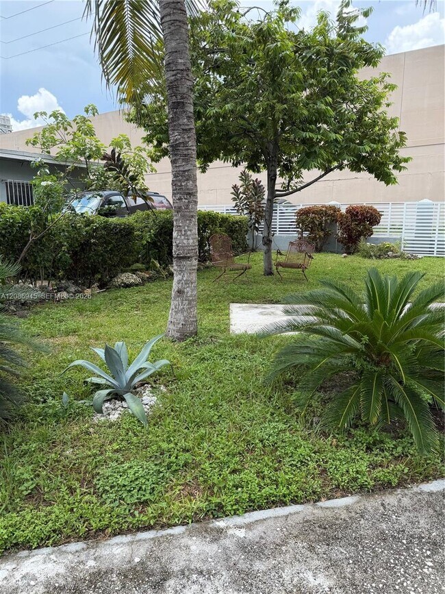 Building Photo - 7017 NW 5th Ct