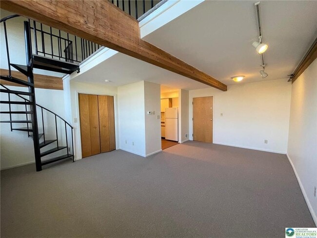 Building Photo - 101 W Race St