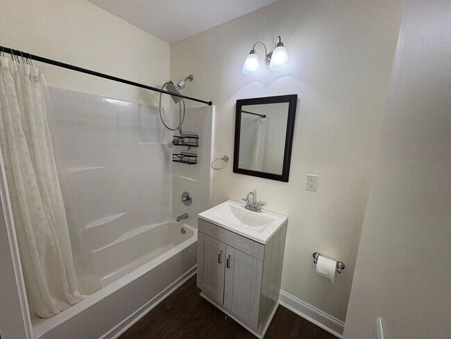 Building Photo - 2/2 Charming Home in West Greenville!