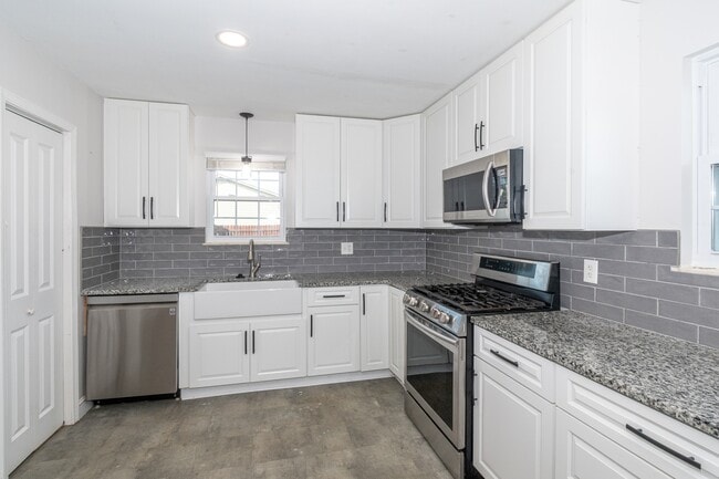 Building Photo - 412 Keeble St