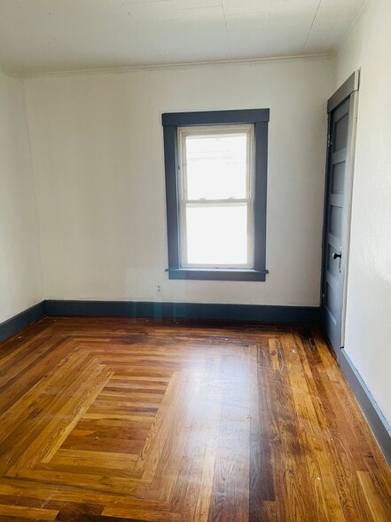 Building Photo - 51 Elm St