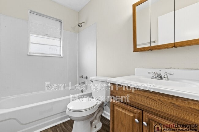 Building Photo - 3966 Northampton Dr