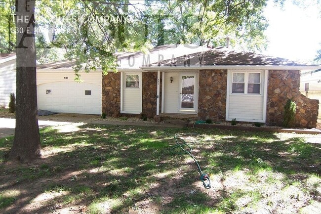 Primary Photo - 830 E Rosebrier St