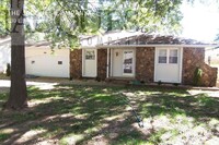 Building Photo - 830 E Rosebrier St