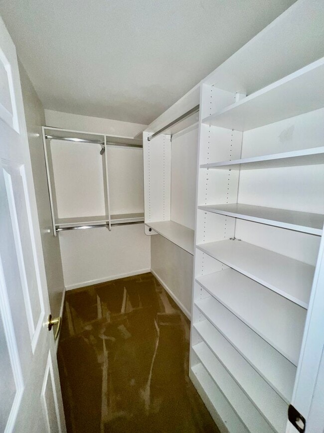 Building Photo - Welcome to this beautiful 3-bedroom, 2-bathroom condo in the desirable Avalon at Eagles Crossing