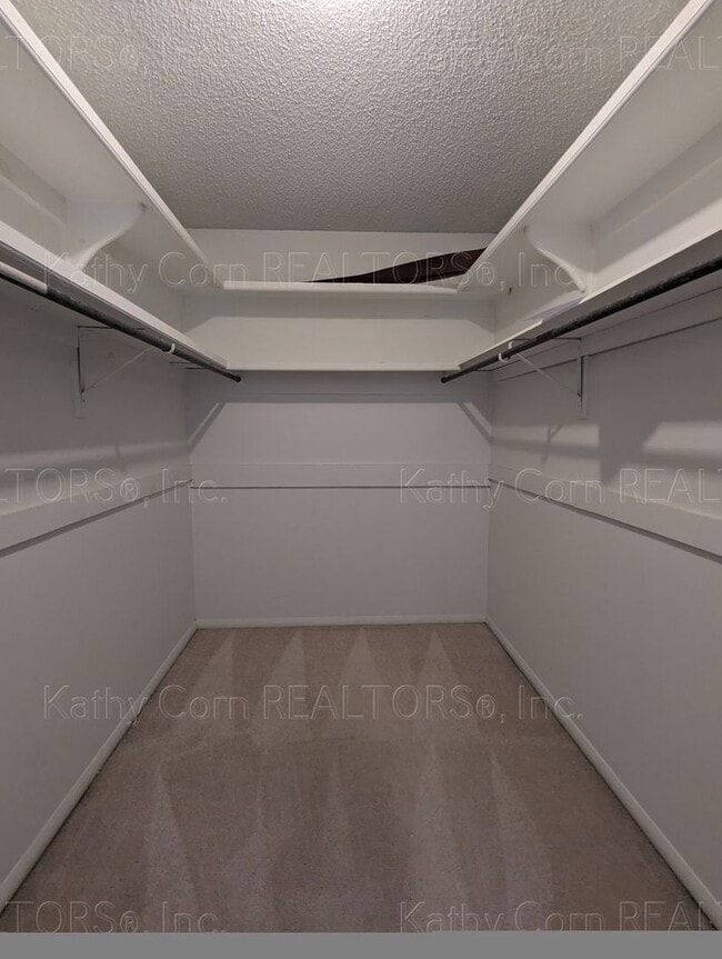 Building Photo - Two Bedroom Home