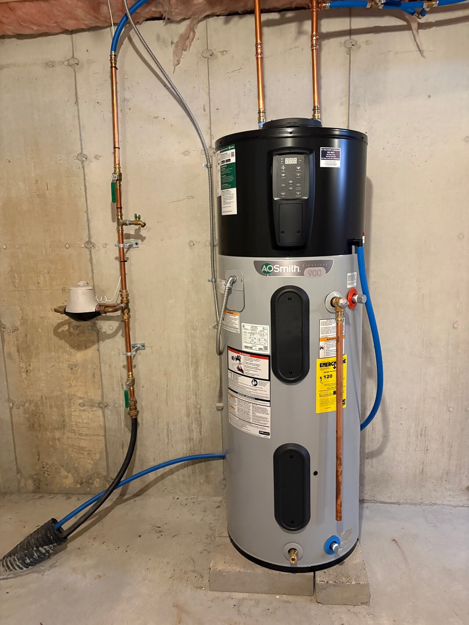 Building Photo - 598 Main St