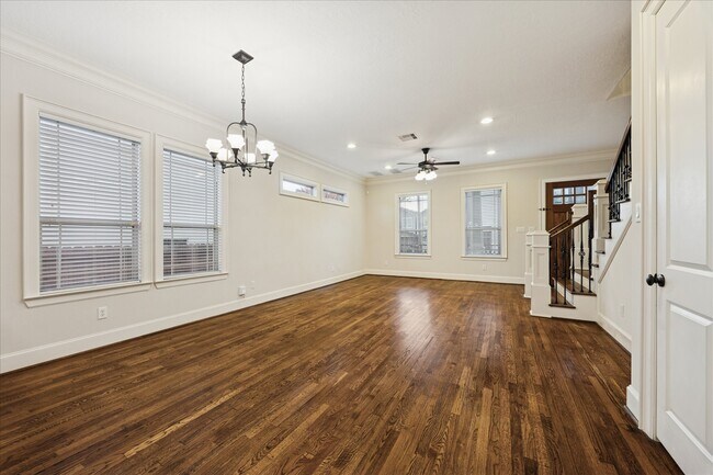 Building Photo - 840 Alexander St