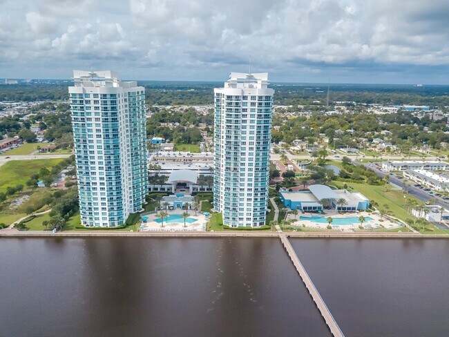 Building Photo - 241 Riverside Dr