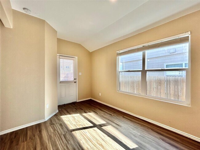 Building Photo - 124 Bronco Billy Dr