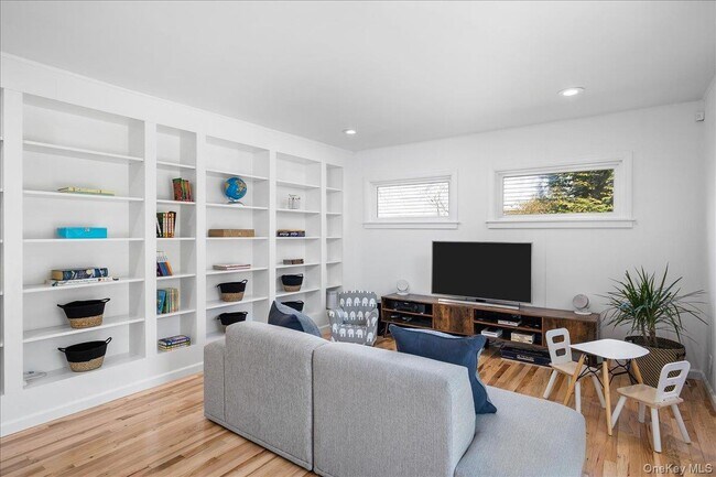 Building Photo - 19 Sherwood Dr