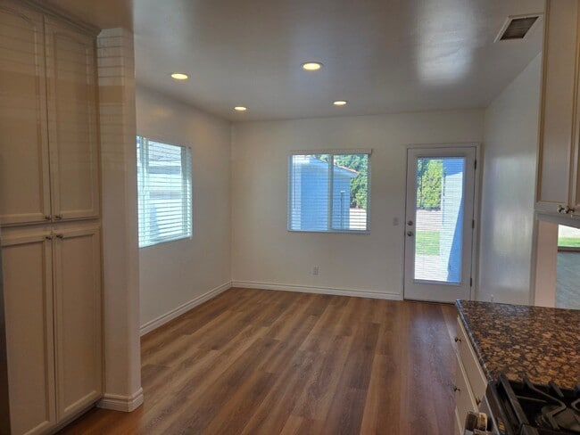 Building Photo - 4 BR / 2 BA near SDSU available immediately.