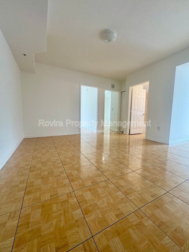 Building Photo - 498 SW 6th St